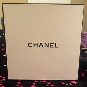 CHANEL GIFT BOX OR DISPLAY